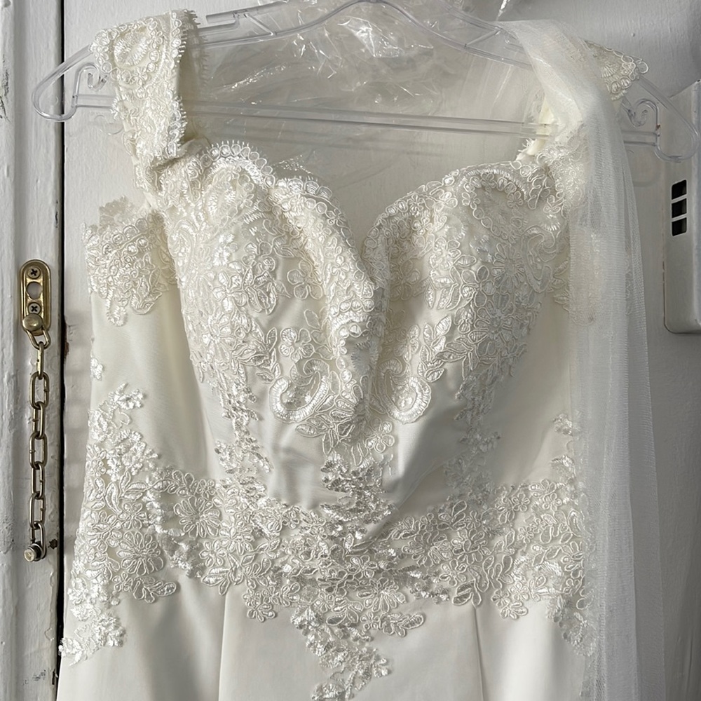 White/ ivory dress great condition